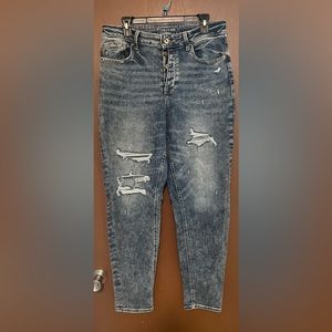 Size 12  Maurice’s Edgely™M Boyfriend High
Rise Ripped Jean